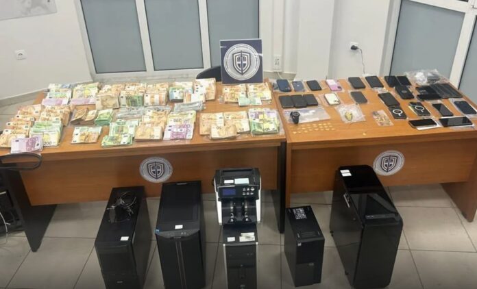 500.000 ευρώ βρέθηκαν στο σπίτι της διευθύντριας της Πολεοδομίας Ρόδου - Αναλυτικός τιμοκατάλογος της εγκληματικής ομάδας