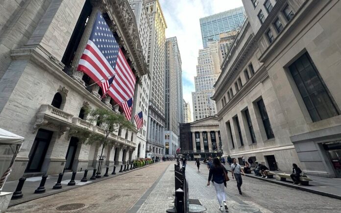 Wall Street: Ελαφριά άνοδος τερμάτισε την τετραπλή σειρά πτώσεων