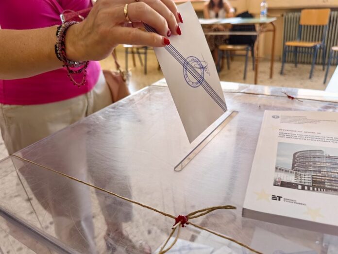 Δημοσκόπηση GPO: Η ΝΔ προηγείται κατά 9,9 μονάδες, η Πλεύση Ελευθερίας τρίτη με 13,1%