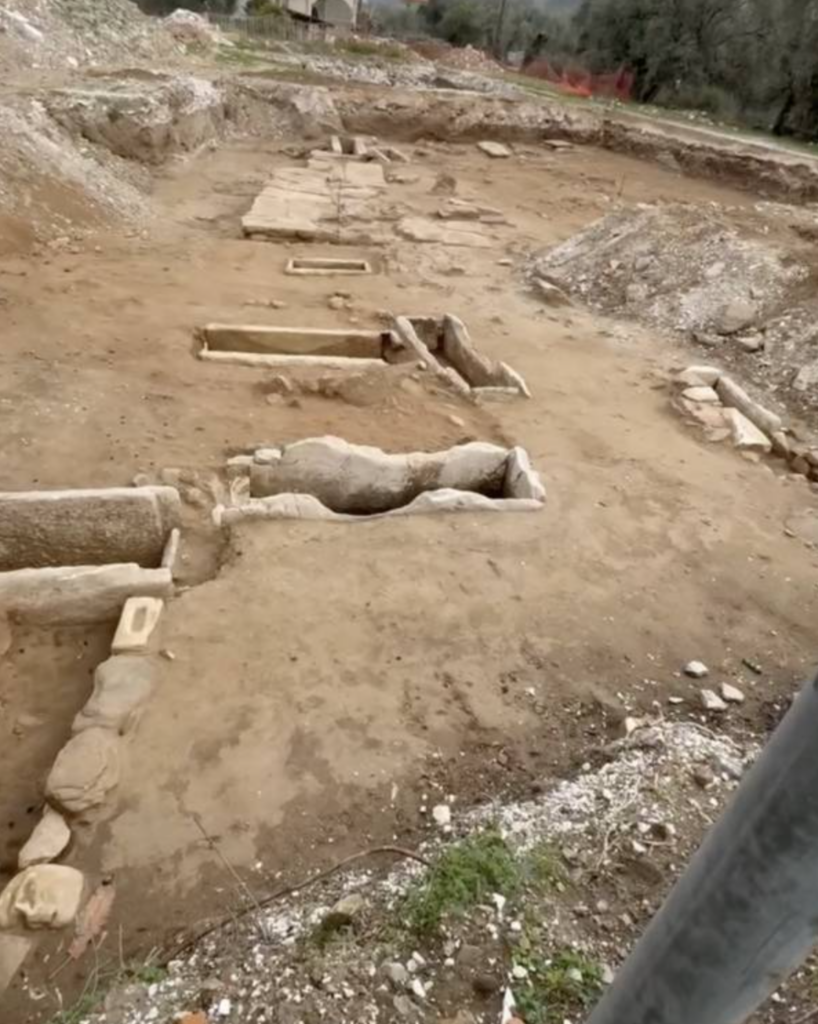 Στη Θάσο: Πήγαν να χτίσουν και ανακάλυψαν τάφους του 4ου αιώνα π.Χ.