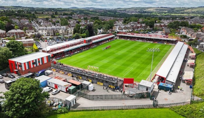 Σκάνδαλο: Ομάδα που κατασκεύασε παράνομα χώρο εκδηλώσεων, διοργάνωνε γάμους και πάρτι, αλλά αναγκάστηκε να σταματήσει λόγω διαμαρτυριών