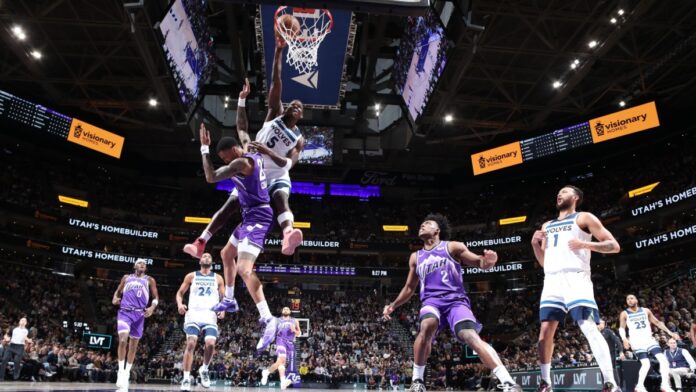 Ο Έντουαρντς σκόραρε 41 πόντους και έστειλε τους Τζαζ στο πάτωμα