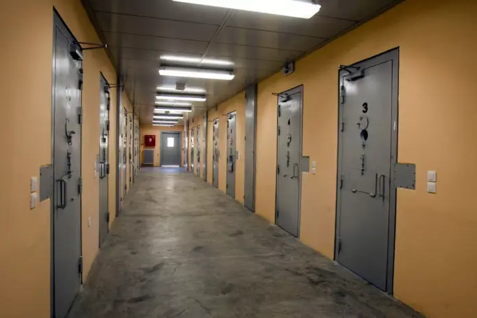 Κρατούμενος χρησιμοποίησε αυτοσχέδιο όπλο για επίθεση σε υπαρχιφύλακα φυλακών Αλικαρνασσού - Τραυματισμός στο λαιμό