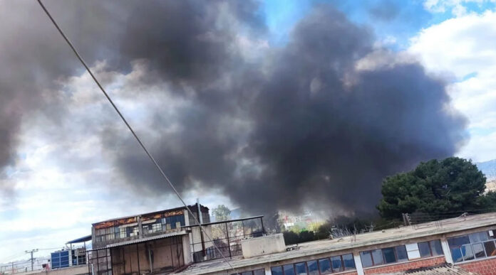 Πυρκαγιά σε αποθήκες και ανοιχτό χώρο στον Ταύρο – Φλεγόμενα σκουπίδια και παλέτες, ειδοποίηση 112 για καπνούς, δείτε το βίντεο Πυρκαγιά σε αποθήκες και ανοιχτό χώρο στον Ταύρο – Φλεγόμενα σκουπίδια και παλέτες, ειδοποίηση 112 για καπνούς, δείτε το βίντεο