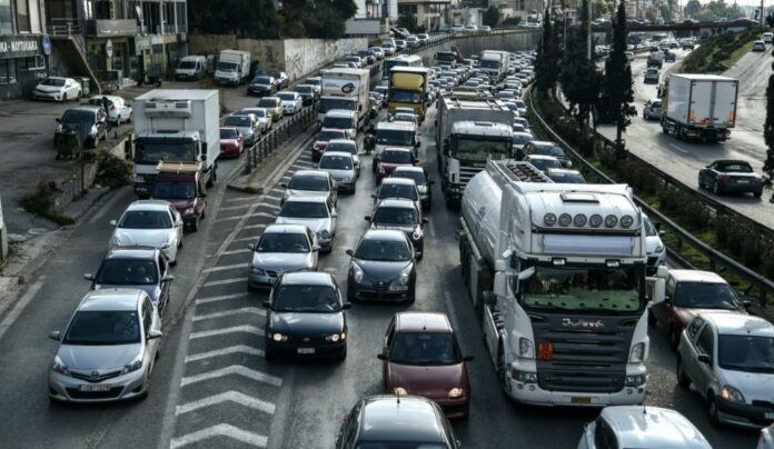 Πέντε οχήματα συγκρούστηκαν στον Κηφισό