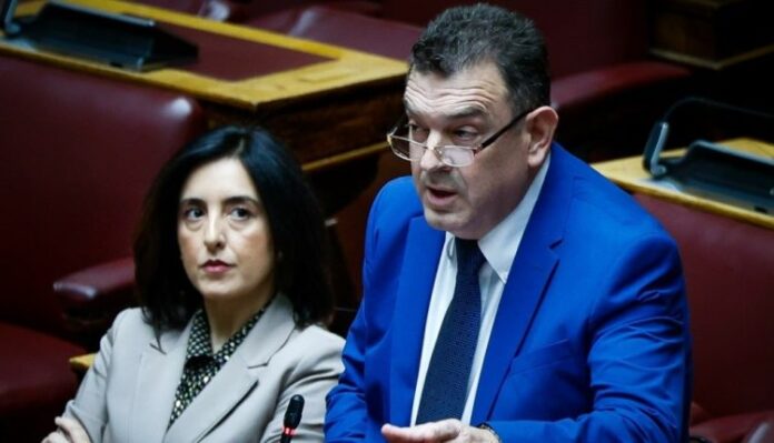 Ο Παπαδόπουλος κατηγορεί τη Νίκη για τιμωρία μετά τη φθορά στην Πινακοθήκη – Μιλάει για «Σοβιετικές πρακτικές»