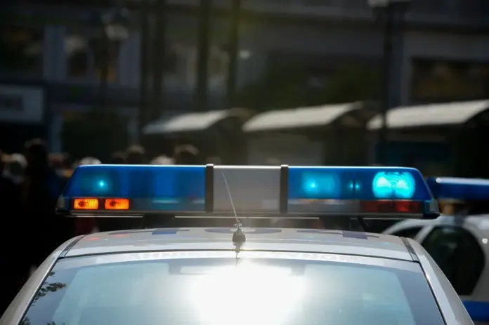 Δύο έφηβοι συνελήφθησαν για ληστείες εναντίον συνομηλίκων τους στην περιοχή της Νέας Σμύρνης