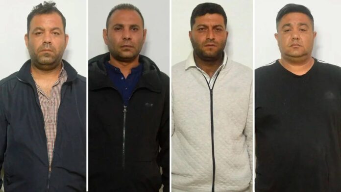 Ρομά συνελήφθησαν για κλοπές με την τακτική «είμαστε από τη ΔΕΗ» - Δείτε το βίντεο της δράσης τους