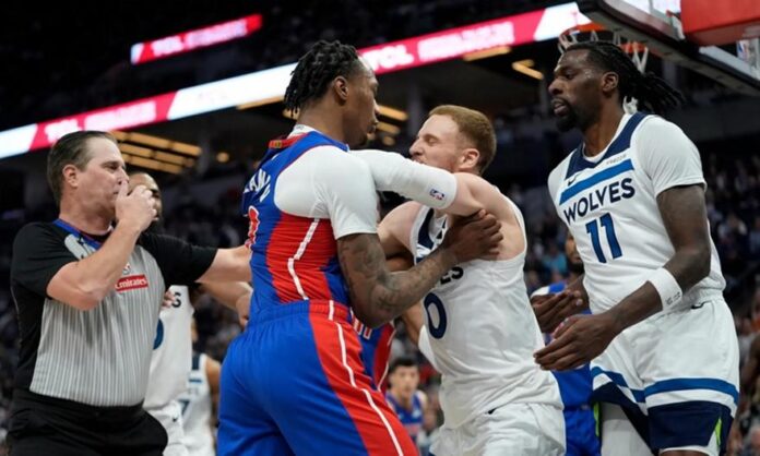 Χαοτική συμπλοκή στο παιχνίδι Τίμπεργουλβς – Πίστονς με επτά αποκλεισμούς