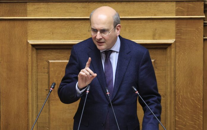 Ο αντιπρόεδρος της κυβέρνησης, Κωστής Χατζηδάκης, ανέφερε ότι η ασφαλιστική αγορά μπορεί να συμβάλει σημαντικά σε τρεις βασικούς τομείς: την αύξηση της συνταξιοδοτικής αποταμίευσης