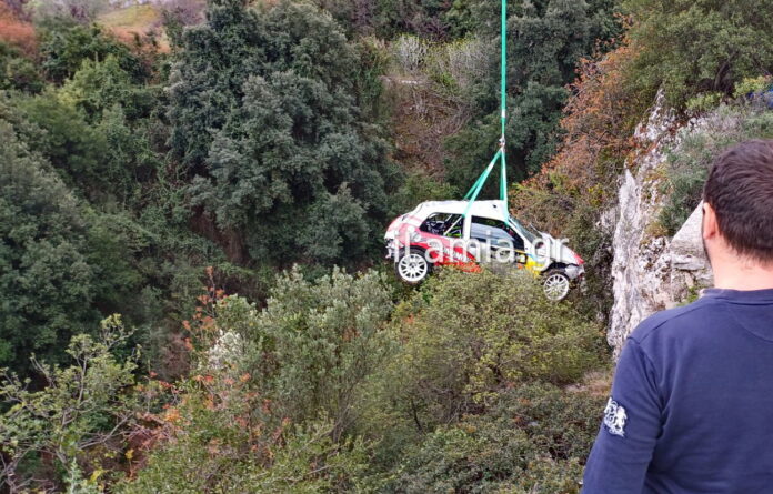 Αγωνιστικό όχημα κατέληξε σε γκρεμό κατά τη διάρκεια του Ράλλυ Σπριντ Μπράλου LamiaReport.gr