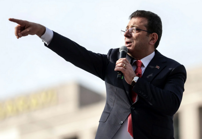 Δούκας εκφράζει στήριξη στον Ιμάμογλου μετά τη σύλληψή του: «Εκρέμ, είμαστε μαζί σου»