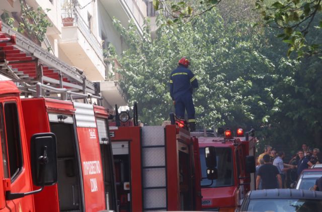 Εκτεταμένη πυρκαγιά σε πολυκατοικία στο Χαϊδάρι - Πολίτες παγιδεύτηκαν στην ταράτσα Εκτεταμένη πυρκαγιά σε πολυκατοικία στο Χαϊδάρι - Πολίτες παγιδεύτηκαν στην ταράτσα