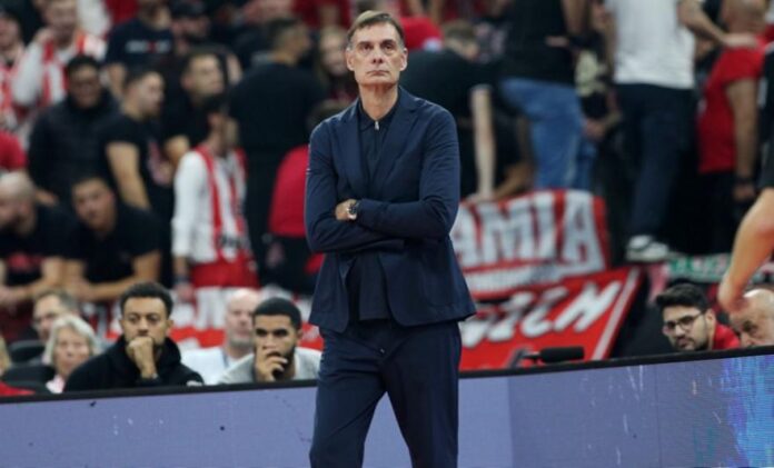 Ελευθερώθηκε ο φίλαθλος που προσέβαλε τον Μπαρτζώκα