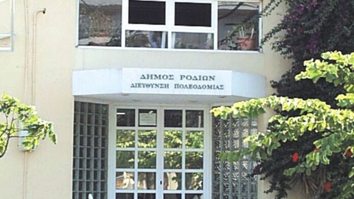 Επικεφαλής της Πολεοδομίας Ρόδου: «Η δουλειά προχωράει, πήγαινε να μου πάρεις μια τσάντα MCM» – Οι συνομιλίες του εγκληματικού δικτύου