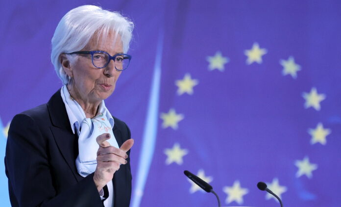 Η οικονομική ανάπτυξη της ευρωζώνης κινδυνεύει από πιθανό εμπορικό πόλεμο, σύμφωνα με την Λαγκάρντ