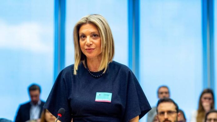 Καρυστιανού στέλνει εξώδικο στον πρόεδρο της Προανακριτικής: «Τριαντόπουλος επιδεικνύει υπέρτατη δειλία»