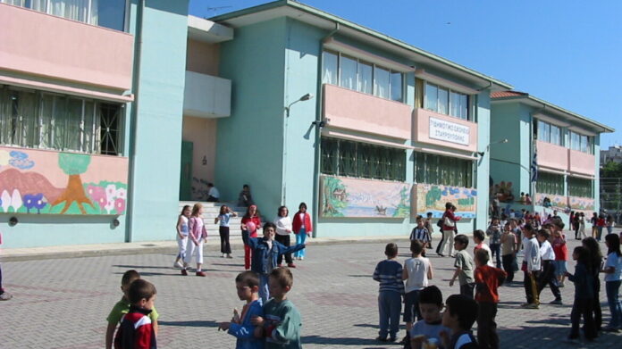 Νεαρές στη Θεσσαλονίκη κατηγορούνται για βίαιη επίθεση σε συμμαθήτριά τους
