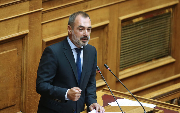 Ο Κατσανιώτης αποκαλεί «ανιστόρητες» τις δηλώσεις Τσάφου για τα κατεχόμενα και κρίνει ως λάθος την επιλογή του Δοξιάδη