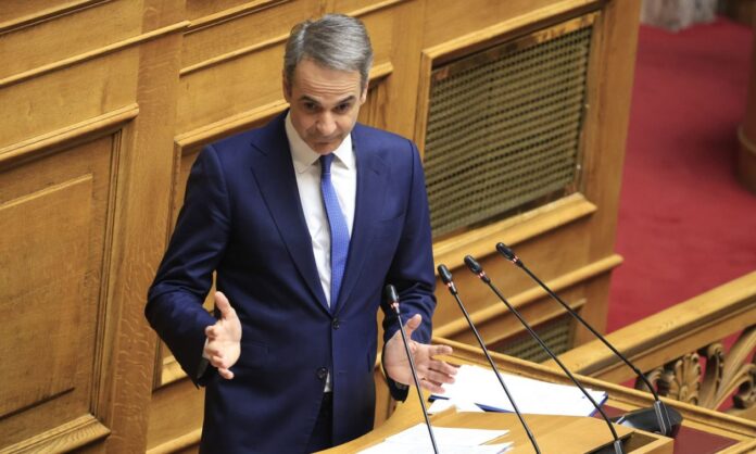 Ο Μητσοτάκης προωθεί την αλλαγή του άρθρου 86 για να δικάζονται οι πολιτικοί από τους φυσικούς τους δικαστές