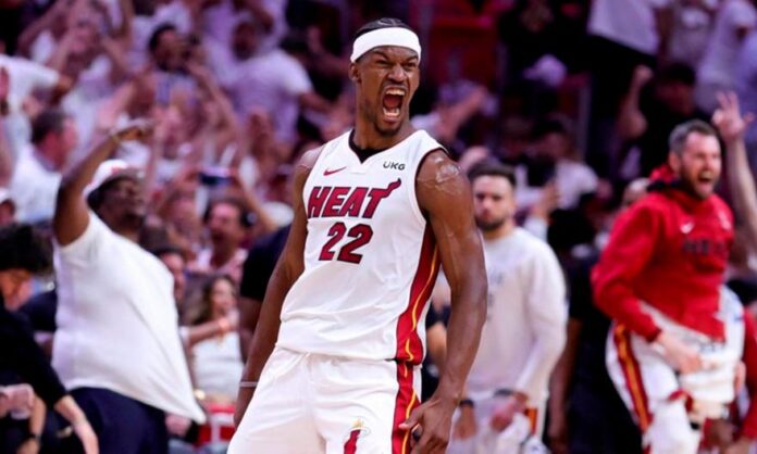 Οι Γουόριορς επικράτησαν των Ράπτορς χάρη στον εντυπωσιακό Μπάτλερ