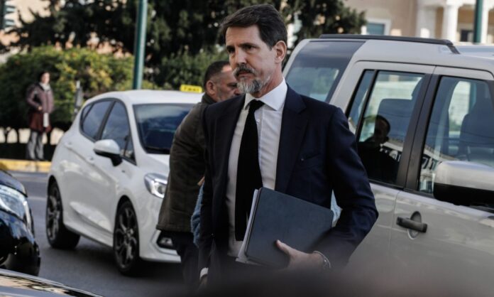 Παύλος Ντε Γκρες: Είμαι απλός πολίτης – Η απάντησή του για τον τίτλο «πρίγκιπας» στη Μάνη