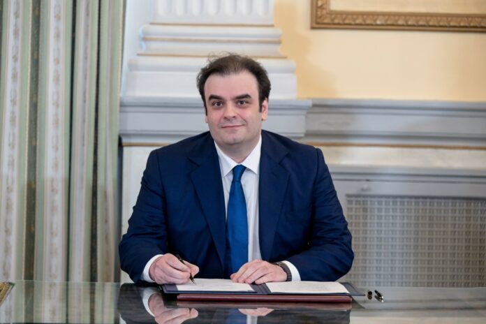 Πιερρακάκης: Θα διερευνήσουμε κάθε δυνατότητα για αύξηση μισθών σε όλους τους ένστολους – Όλοι έχουν ίση σημασία