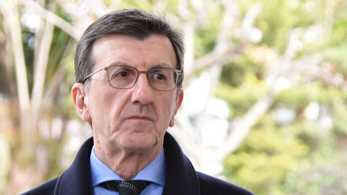 Πορτοσάλτε: Ο Δένδιας θα στηριχθεί από Σαμαρά και Καραμανλή μετά την αποχώρηση Μητσοτάκη