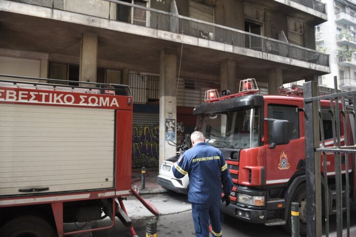 Πυρκαγιά σε διαμέρισμα στην περιοχή της πλατείας Βάθη Πυρκαγιά σε διαμέρισμα στην περιοχή της πλατείας Βάθη