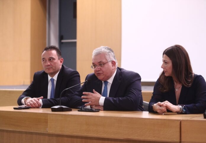 Συνάντηση Ζαχαράκη με τους Γενικούς Διευθυντές του Υπουργείου Παιδείας για κρίσιμα ζητήματα