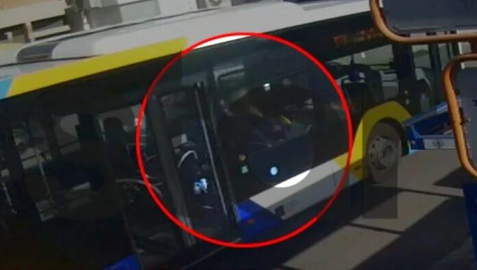 «Αν δεν καταλάβετε με λόγια, θα σας δείξω με το εργαλείο μου...»: Τα τρομακτικά μηνύματα του εισβολέα στο αστυνομικό τμήμα του Κορωπίου