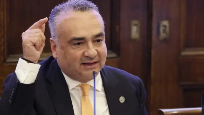 Ο Βερβεσός γνώριζε για την έκθεση που απέδειχνε την αβάσιμη φύση των θεωριών συνωμοσίας για τα Τέμπη – Ο Φλωρίδης ζητά διευκρινήσεις, θεωρώντας το ζήτημα ηθικής σημασίας